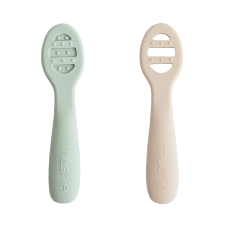 First Feeding Baby Spoons 2-Pack – Cambridge Blue/Shifting Sand