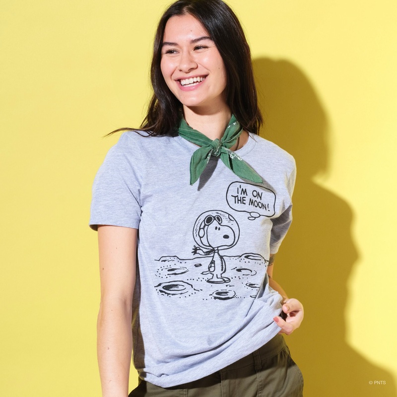 Peanuts Snoopy on the Moon – Athletic Heather T-shirt