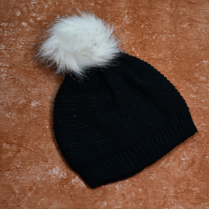 Men’s and Women’s Skull Slouchy Winter Woolen Knitted Black Inside Fur Beanie Cap.