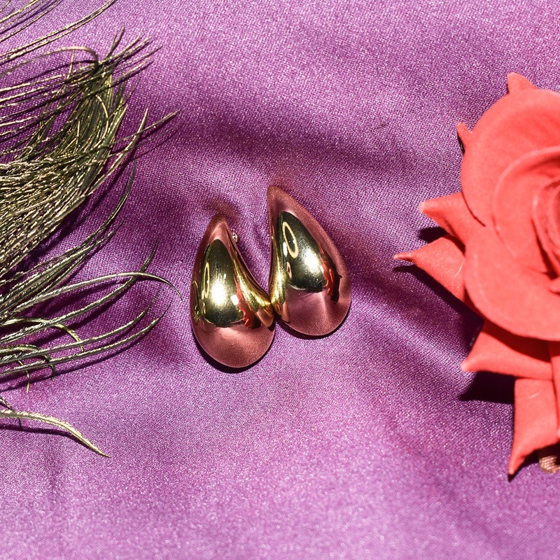 Cashew Design Glamour Earring Set  Elegant and Modern Statement Jewelry