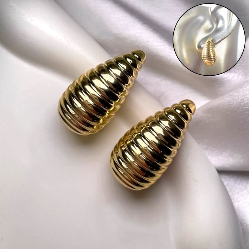 Cashew Shape Glamour Earring Set  Elegant and Unique Design