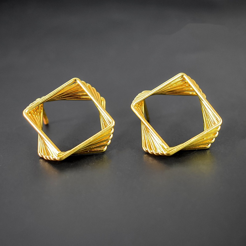 Modern Chic Earrings  Effortlessly Elevate Your Everyday Look