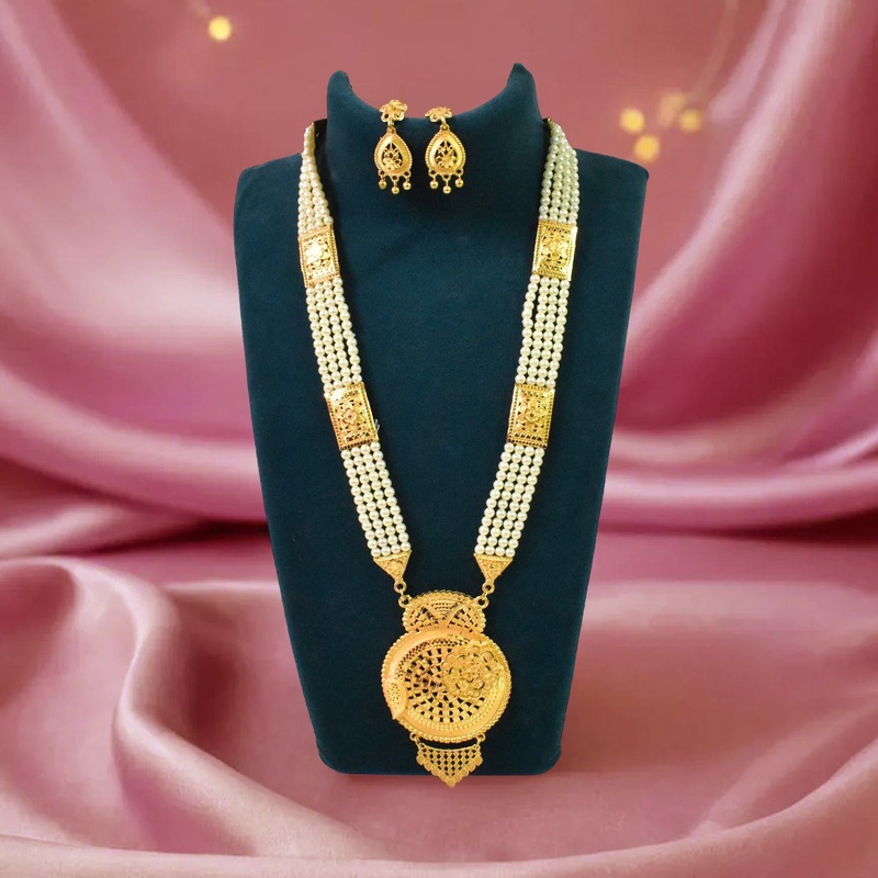 Moti Pearl Necklace Set – Radiance and Style Combined