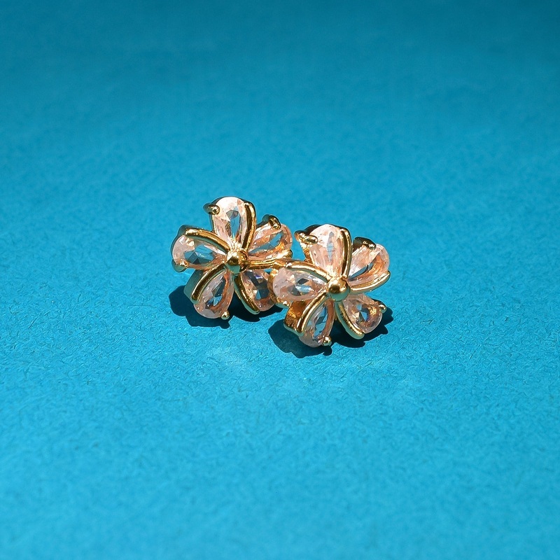 Elegant Traditional Earrings – Timeless Design and Cultural Beauty