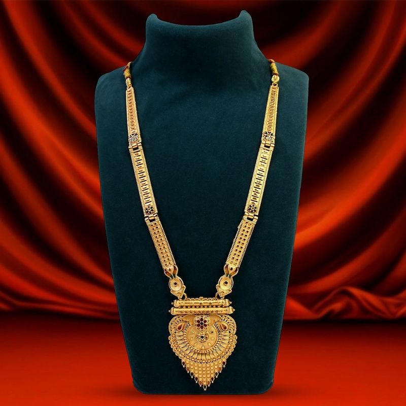 Enchanting Crystal Necklace  A Glimmer of Elegance
