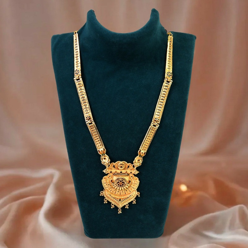 Luxe Crystal Pendant Necklace  A Sparkle of Sophistication