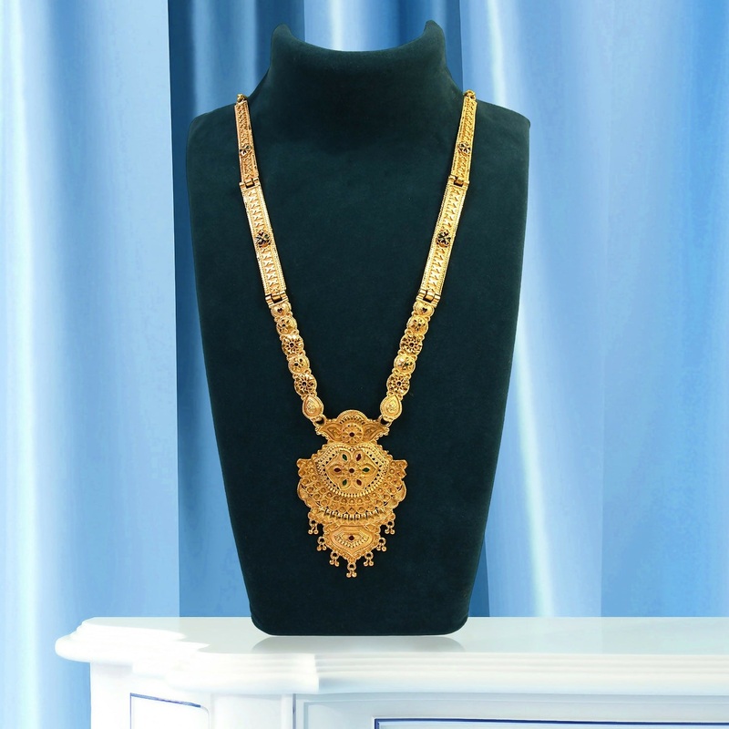 Luxurious Crystal-Studded Necklace  A Symbol of Pure Elegance
