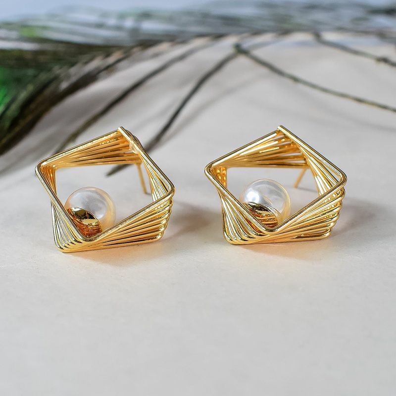 Timeless Elegance Earrings  Elevate Your Daily Style