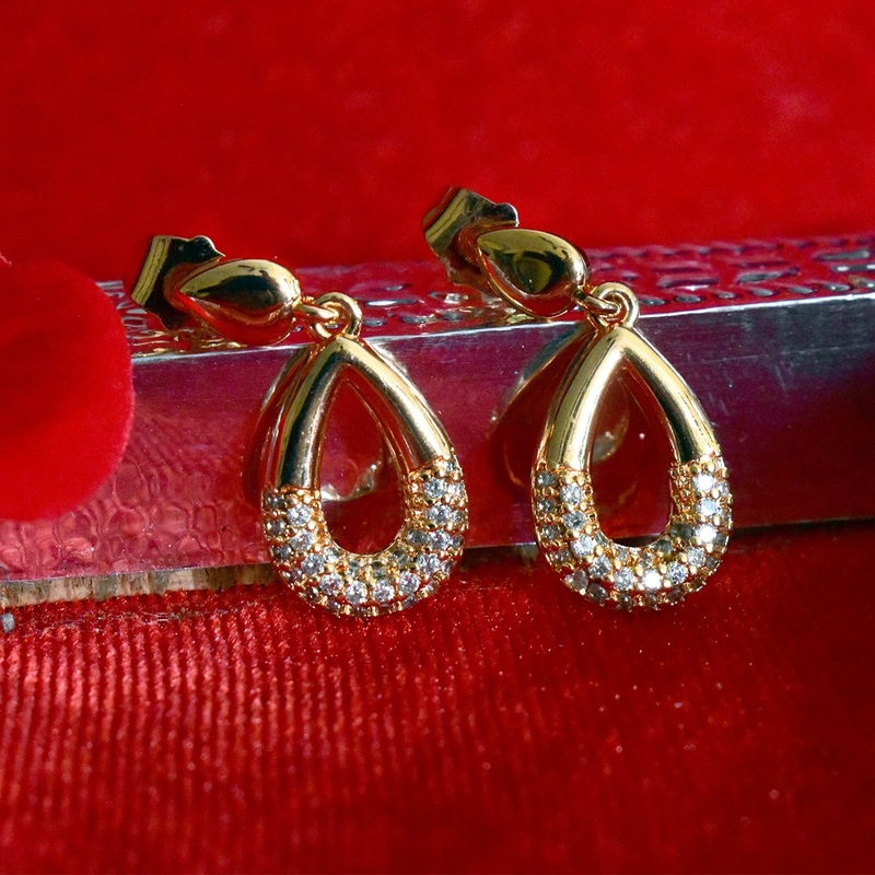 Timeless Traditional Earrings – Classic Elegance and Style