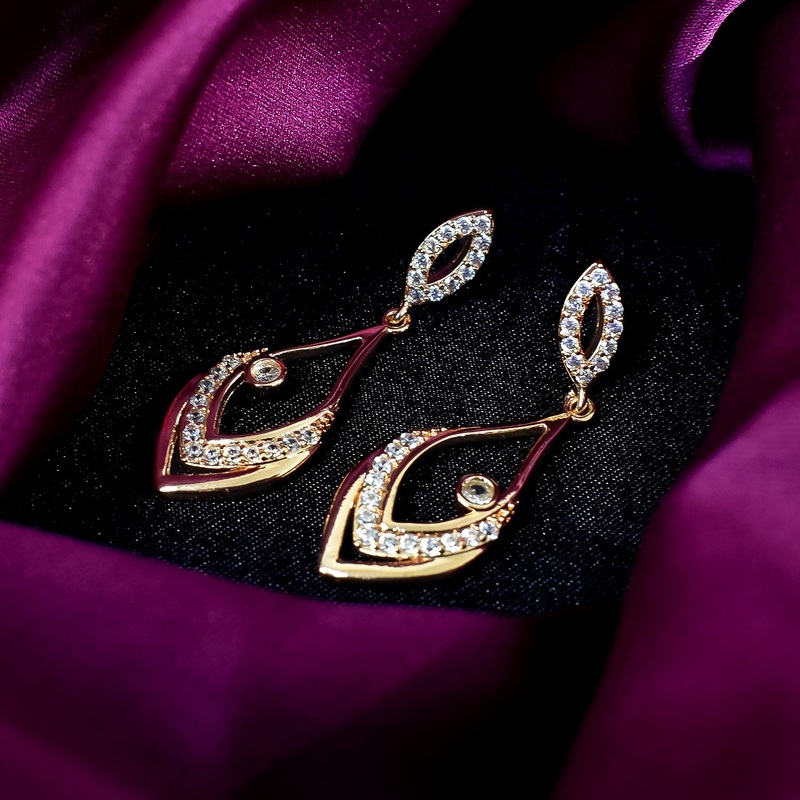 Traditional Handmade Earrings – Classic Heritage Design