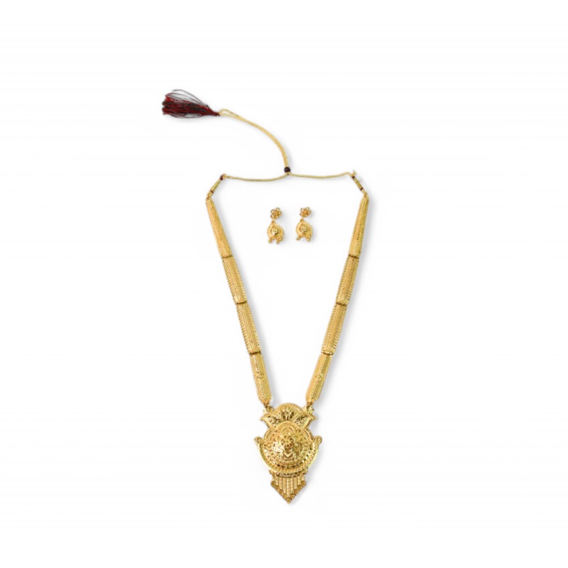 Elegant Crystal Pendant Necklace – A Touch of Sparkle for Any Outfit