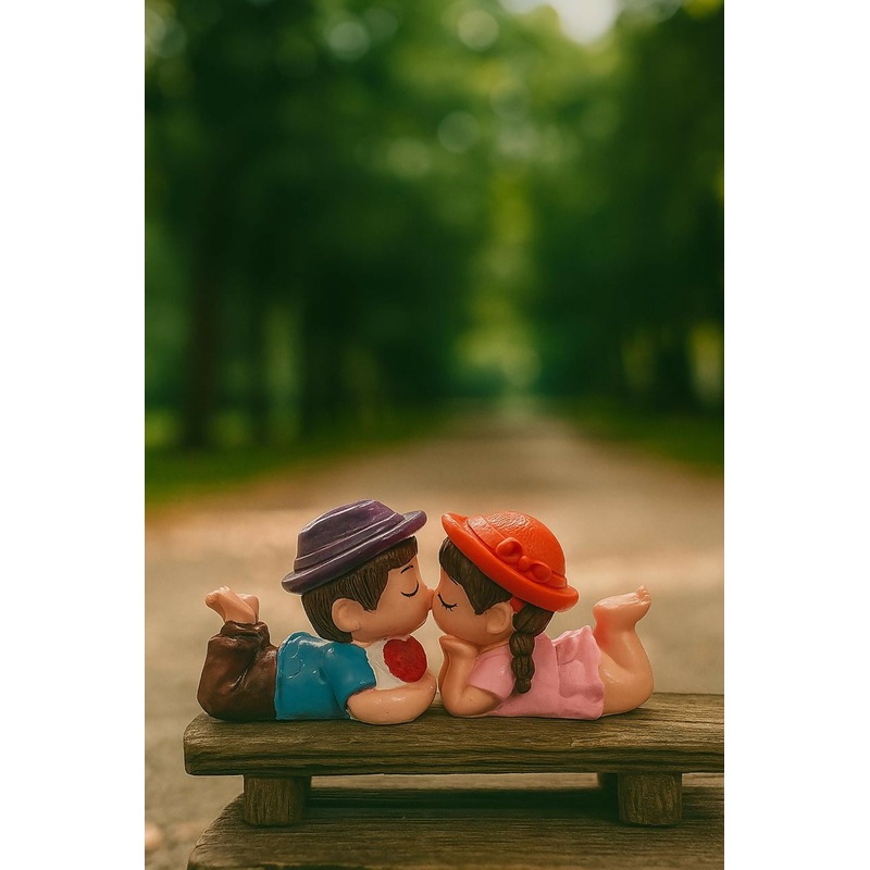 Romantic Lying Couple Figurine  Cute Resin Love Showpiece on Wooden Bench  Valentine & Anniversary Gift for Boyfriend Girlfriend